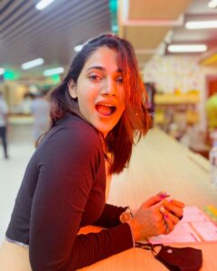 Losliya Mariyanesan Instagram - Heyyyyyyy everyone 😎