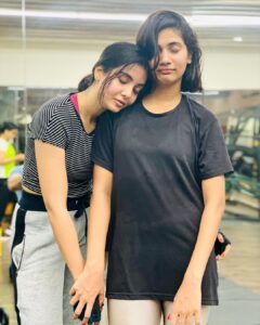 Losliya Mariyanesan Instagram - Happy happy birthday Madhuri ❤️ The one friend who taught me fashion. The one who never judged me. The one who never shows ego to anybody. I’m so glad to have a friend like you. Thank you so much for being there for me. @it_is_madhuri ♥️