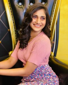 Losliya Mariyanesan Instagram - People have the right to give their opinion &
You have the right to ignore it .

💄 @sty1e_guru 
  @24kluxurysalon