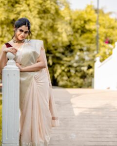 Losliya Mariyanesan Instagram - The one who will heal you is YOU
:
:
:
📸 @kiransaphotography 
👗 @vi.bha_
💄 @radiancebridalstudio