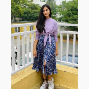 Losliya Mariyanesan Instagram - 💜