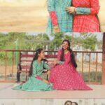 M.M. Manasi Instagram - Ninaivirukka ❤️ #M3Sings Full video in our YouTube channel 🥰 📸 - @chandanramesh24 👗- @magizham_boutique 🎹 - @kawin_star #MMManasi #MMMonissha #m3sisters #ninaivirukka #tamilsong #melody #tamilstatus #pathuthala #reelsinstagram #singersofinstagram #grateful #sisters