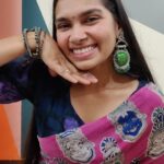 M.M. Manasi Instagram - Styled by my daughter♥️ #reels #reelstagram #trendingaudio #transition #transitionreels #SwaraStylesMe