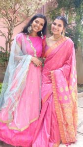 M.M. Manasi Instagram - Twinning and transitioning for life 🧬 🩷
.
#mmmanasi #mmmonissha #m3sisters #singers #voiceoveractors #transition #transitionreels #pink #coordinatedoutfits #sistersquad #sistergoals #smile