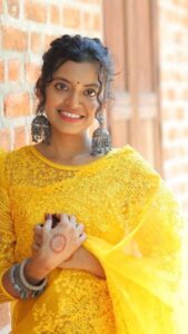 M.M. Manasi Instagram - #EnSwara ❤️ 

LINK IN BIO 

*Song Credits*
An #M3Original 
Composed and sung by @monisshamm
Lyrics - @meenakshimm1
Keys programming - #Joe , V2 @vijayanandbala
@vicky_balasubramanian 
Rhythm programming - V2 @vijayanandbala
@vicky_balasubramanian 
Recorded at - @contrabass_music_studios
Sound engineer - @vysakh_pk
Mix & Mastering - #Abin
DOP : @talesbyashif @sat_narain @shotsbyuv
MUA - @aishus_hairandmakeup
Outfit - @hafsaaddotcom
Creative support - @maruthi_editor

#MMManasi #MMMonissha #EnSwara #M3Original #WorldMusicDay #OriginalComposition  #IndependentArtist #Melody #Lullaby