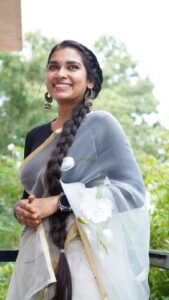 M.M. Manasi Instagram - Nira nira ♥️

Wardrobe courtesy - @magizham_boutique 
P.c.- @trendy_captures24 
Styled by @ishita.108 🙏

P.s. @malvisundaresan what a beautiful voice♥️

#reelsinstagram #reelsindia #reels #outfitoftheday