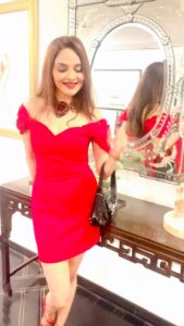 Madhoo Instagram - Friday night 🌺🌺🌺🌺 .. everything looks good when it’s red…