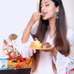 Maera Mishra Instagram - Aap sabhi ko Ganesh Chaturthi ki dher saari shubhkaamnay ♥️♥️ Iss tyohaar opt for a healthier choice with @myfitness peanut butter, jo banayga aapke sweets ko deliciously better 🥜🍫😋 Order now at myfitness.in 🛒 Outfit by @bunaai ❤️ #HappyGaneshChaturthi #GaneshChaturthi #Ganesha #Aagman #MyFitness #healthkatastypartner