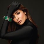 Malaika Arora Instagram – Our emerald bracelet seen on Malaika Arora embodies 360 degree perfection. Rare and electrifying.

Photography: @taras84 
Styling: @manekaharisinghani 
Makeup: @mallika_bhat 
Hair: @hairstylist_madhav2.0 
Production: @ikp.insta 

#malaikaaroraxkhannajewellers #KhannaJEwellers #khannajewellerskj #IndiaModern #IndianJewellery #AweInspiring #ContemporaryDesign