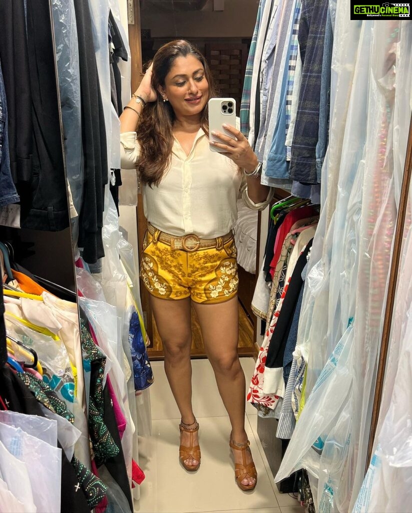 Malavika Instagram - I'm not a fashion victim, I'm a fashion trendsetter 💛