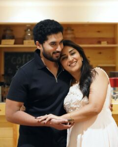 Manjula Paritala Instagram - #ouranniversary❤️ day pic 🥰 #staytuned #specialvideoforyt #manjulanirupam