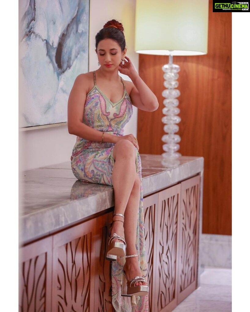Manvita Kamath Instagram - Embracing the clarity of both mind and body in this stunning outfit for @siimawards 🫶🏻 . . . @jadorebyparul @sowmya.sk @pannas_makeup @flemingdsouza29 @ehtasham_saeed . . . Shoutout to Shachina for being an amazing help with the fittings and fixing the costume! 🙌💕 #Grateful #FashionSupport