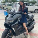 Manvita Kamath Instagram - Loving this new ride !!! 😇💯 . . . . Pc :@dhananjay_keys #bmw #bmwgt #bmwtripleblack