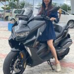Manvita Kamath Instagram - Loving this new ride !!! 😇💯 . . . . Pc :@dhananjay_keys #bmw #bmwgt #bmwtripleblack