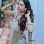 Manvita Kamath Instagram - Friends who inspire us to be our best selves are truly priceless! Shoutout to @km.chaitanya sir for being there for me when I needed it most. Here are some shots from his very popular TV show Anna Thangi on @udayatv 👒📸 #specialappearance #guestappearance @udayatv . . . Wearing @samyakkclothing Clicked by @glamshotz_official Outfit @samyakkclothing Jwellery @bcos_its_silver Styling @smitha_prakash19 Makeup @makeupbyyashugowda