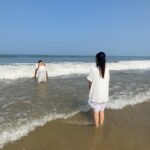 Manvita Kamath Instagram - I buried my mother in the ocean. Since then, the birds clean and comb,while securely placing her favourite Mangalore Jasmine in her hair every morning and waves pull the blanket up to her chin , stars planting kisses on her forehead every night. I cannot complete this poem,amma.. feels empty without you… I hope you find comfort and peace in the other side of the world 🙏