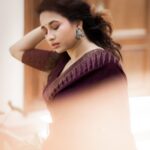 Manvita Kamath Instagram - 🍂🍂🧿🧿 . . . Shot by @vasukikarkone Styled by @stilerush_by_varshinijanakiram Assisted by @charny_mashi Mua @makeover_by_surabhi Venue @kosh.retreat . . . #saree #instagram #instagood #instadaily #instanew #iykyk