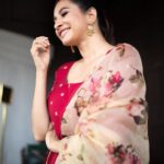 Manvita Kamath Instagram - Let your dupatta color the whole world.❤️ . . . . @vasukikarkone @shlokasudhakarofficial @sowmya.sk @makeupbymeghab @makeoverbygouthami