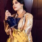 Manvita Kamath Instagram - Volume 2 & Edition 2 Covershoot for Varaa Wedding Magazine @varaabyskmagazine Publisher & Editor-In-Chief : Sangeetha Kailash @itsmesangeethakailash On Cover : Manvita Kamath @realmanvitakamath Photographer & Video : Lucky Malhotra @shotbyluckymalhotra Venue : The Leela Bharthiya City @theleelabharthiyacity Wardrobe : Aparna S @aparnasstudio Makeup : Shruthi @sghairandmakeup Hair : @shrutihairartistry Stylist : Sowmya SK @sowmya.sk Saree : Pashudh Silks @pashudh Overcoat : TVARUS @tvarusstudio #varaabyskmagazine #covershoot #celebrityshoot