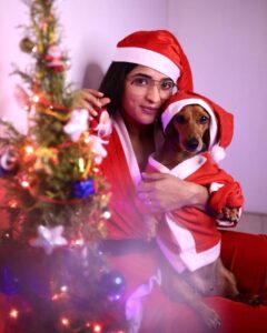 Masoom Shankar Instagram - Believe in 🎅 
Make a wish, don’t tell anyone. 🤗
Take a leap of faith. 🤡
Forget about it, consider it done. 😁
Merry Christmas from us to y’all 🎄

📸 @iam_arvindram 
.
.
.
.
.
#maasoomshankar #masoomshankar #zorrashankar #christmasvibes #festive #christmas