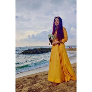 Masoom Shankar Instagram - Caught in the moment calls for a look in the camera. 
📸 @iamtuhinshankar 
.
.
.
.
#maasoomshankar #masoomshankar #yellow #princessfeels #girl #srilanka #friendswedding #serene #oceanview