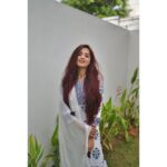 Masoom Shankar Instagram - A peaceful smile goes a long way🤍 . . . . . Good Hair by @vsalon_education 📸 @prashanth_pabbathi . . . . #maasoomshankar #masoomshankar #whitekurta #ootd #love #redhair #indian #simple #casualoutfit #pretty #live #peace #white #smile Chennai, India
