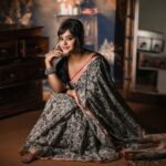 Mayuri Kyatari Instagram – Sleek and stylish, adorned in her striking black printed cotton saree commands the attention for all the official wears , a perfect blend for office , casual in modern fashion .

Beautifully posed and completely justice done for the attire by @mayurikyatari , extremely talented and beautiful artist 
Complimenting with tasteful jewels by @beadedtreasuresjewelry 
Magical makeover by @makeoverby__ashagowda 
Best clicks by @dimaphotographystudio 

#instagram #instagood #photography#picture #pic #photoshoot #mayuri #formalwear #formaldress Jayanagar 3rd Block