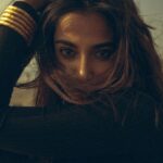 Meenakshi Chaudhary Instagram - The eyes chico , they never lie 👀 And my hair having their own way in this set