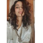 Meenakshi Chaudhary Instagram - 🤍🕊️☮️🥰💃 Random but real ☺️🫶🏽 Days when I’m fully in the moment and just let go. Some of the snaps that didn’t make it to the gram before , but well,they did now 🤓
