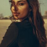 Meenakshi Chaudhary Instagram - The eyes chico , they never lie 👀 And my hair having their own way in this set