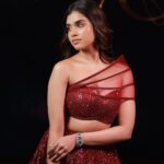 Meenakshi Govindarajan Instagram - A beautiful lehenga in shades of wine & maroon ♥️ A maroon skirt with a right amount of bling embellished with arches & florals paired with a sculptured blouse to amp up the whole look! Our show stopper, The gorgeous star @meenakshigovindharajan_ before she hit the ramp. Featured in films like cobra, velan and Kennedy club Jewelry @jcsjewelcreations Makeover @salomirdiamond Outfit & Styling @studio149