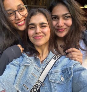 Meenakshi Govindarajan Instagram - #bangloredays 🫶🏻