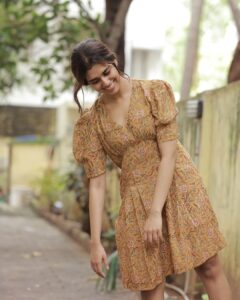 Meenakshi Govindarajan Instagram - 😄