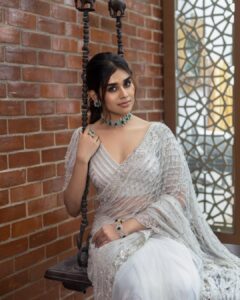 Meenakshi Govindarajan Instagram - Happy new year guys 🫶🏻. @studio149 @mspinkpantherjewel @crackjackphotography @teamdiamondartistry