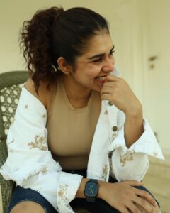 Meenakshi Govindarajan Instagram - Hold up, lemme get some Sun first ☀️ Styling: @sujitharagul Photographer: @sreekaphotography Coimbatore, Tamil Nadu