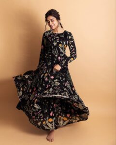 Meenakshi Govindarajan Instagram - Outfit : @tamarachennai
Photography : @lakshmiijagan
Hairstylist : @jamunadevraj