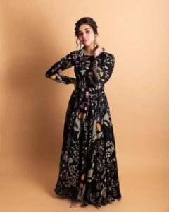 Meenakshi Govindarajan Instagram - Outfit : @tamarachennai
Photography : @lakshmiijagan
Hairstylist : @jamunadevraj