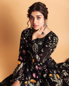 Meenakshi Govindarajan Instagram - Outfit : @tamarachennai
Photography : @lakshmiijagan
Hairstylist : @jamunadevraj