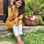 Megha Chakraborty Instagram - Colours are the smiles of Nature🌿 Click: @sahilphull #meghachakraborty #nature #peace Lokhandwala, Andheri