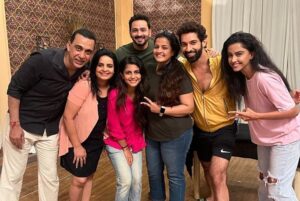 Megha Chakraborty Instagram - Thank you my Imlie Family 💜 for always being there .. it has been a great journey 🥳
I will miss you and all the fun we had..wish you all a beautiful life ahead🤗 
I will miss you sir @shrivastav_ashish 

@itskaranvohra @iseeratkapoor 
@chaitrali_lokesh_gupte 
@hetalyadav13 @actress_anuradha @saumyasaraswatt @hemantthatte @sweetupanjwaniofficial @jeet.anactor @vrihikodvara.official @bobbyparvez @jyotigauba @_jamesghadge @gulenaghmakhan @karishmajain92 

#imlie #starplus #meghachakraborty #family #happy