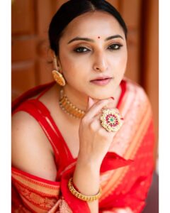 Meghana Gaonkar Instagram - Curated by @sankalpa_angadi
Photography: @framesbyvikaskakolu 
Styling: @sahanastylediary 
Make up & Hair: 
@makeovers_sudhanatesh
Blouse: @srilakshmi_fashion_mangalore