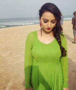 Meghana Gaonkar Instagram - BTS from the climax of #ShubhaMangala which never made it to the big screen after edit.😶
Let’s just enjoy the pictures then.