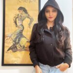 Meghana Gaonkar Instagram - Baby, hoodie season is here. 🤟