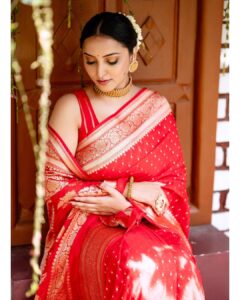 Meghana Gaonkar Instagram - Curated by @sankalpa_angadi
Photography: @framesbyvikaskakolu 
Styling: @sahanastylediary 
Make up & Hair: 
@makeovers_sudhanatesh
Blouse: @srilakshmi_fashion_mangalore