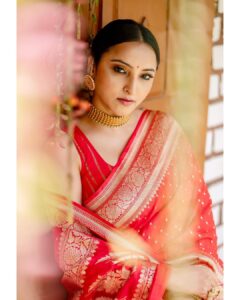 Meghana Gaonkar Instagram - Curated by @sankalpa_angadi
Photography: @framesbyvikaskakolu 
Styling: @sahanastylediary 
Make up & Hair: 
@makeovers_sudhanatesh
Blouse: @srilakshmi_fashion_mangalore