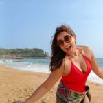 Meghna Naidu Instagram - Sun Sand & Sea... Me Happieeee ⛱️ #beachvibes #beachlife #beachwear #beachday #sunsandsea #happygirlsaretheprettiest #goadiaries Goa India