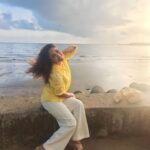Mouli Ganguly Instagram - Beach love 💗