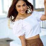 Mouli Ganguly Instagram - Keeping it simple in white today! Mk up @khush.mua 📸 @mayurshedgephotography