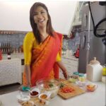 Mouli Ganguly Instagram - Fortune mustard oil shot with @gautampinetree