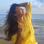 Mouli Ganguly Instagram - Beach love 💗